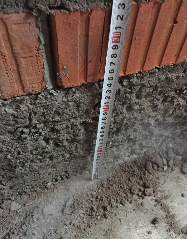 舊衛生間中的瓷磚裂縫滲水了，該怎么辦？用什么膠水比較好？