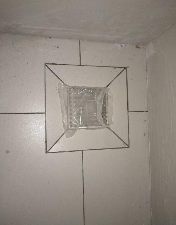 舊衛生間中的瓷磚裂縫滲水了，該怎么辦？用什么膠水比較好？